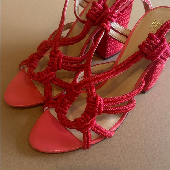 Cabi Tiptoe Sandal 4 1/2 " heel with round toe in GORGEOUS Red! - Picture 3 of 6